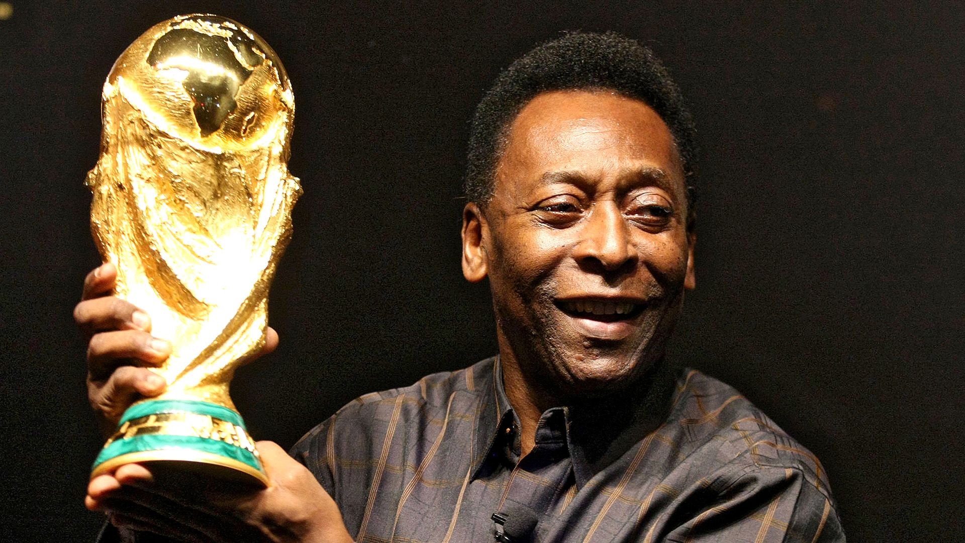 Pelé receives palliative care, his body is not responding to chemotherapy