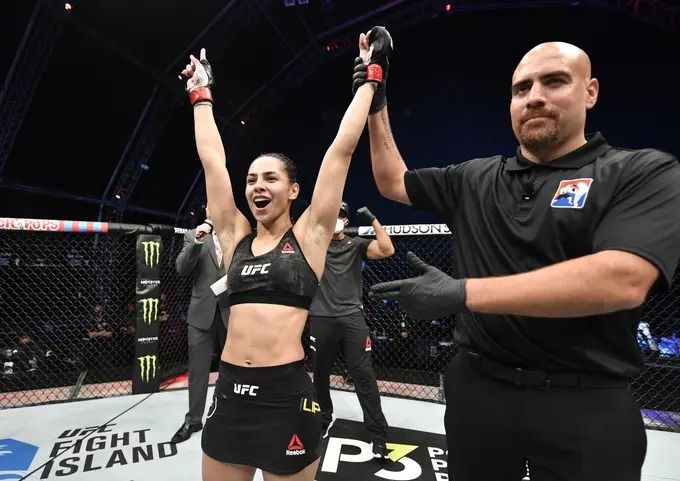&quot;Cris Cyborg Is Unmatched As A Fighter&quot;. Interview With Bright Brazilian UFC Fighter Ariane Lipski 