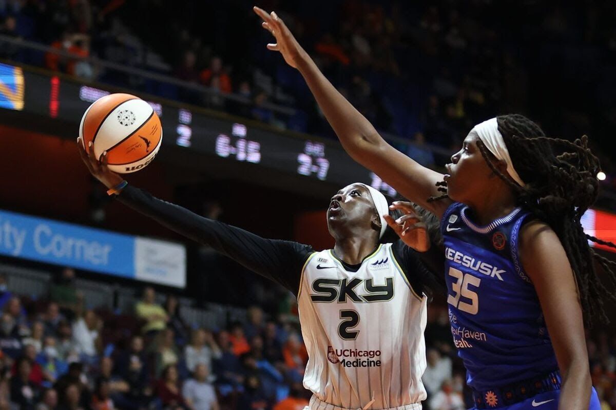 WNBA: Chicago Sky clasps Finals spot