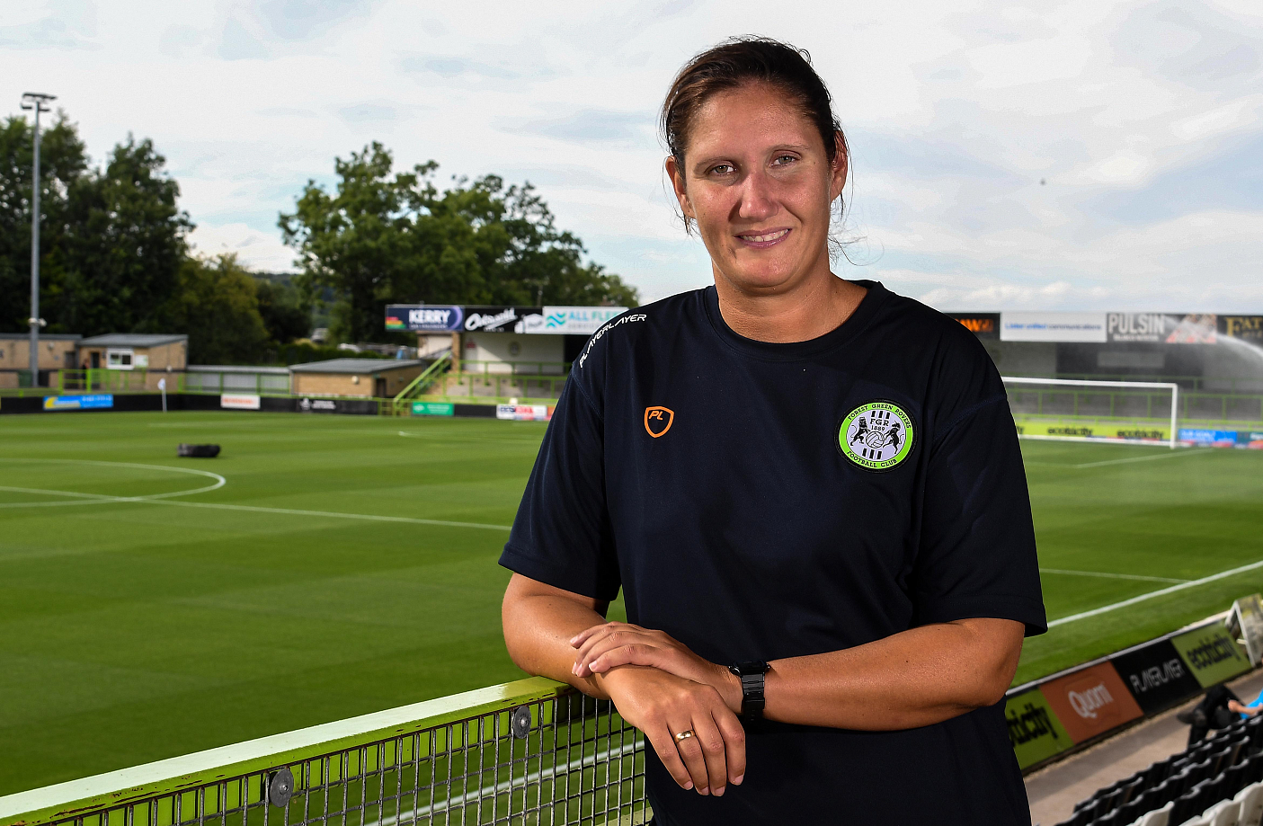 Hannah Dingley se convierte en la primera mujer en entrenar un equipo de fútbol masculino en Inglaterra