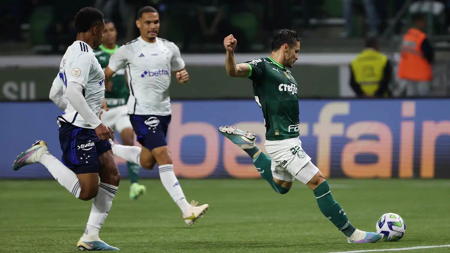 Cruzeiro vs. Palmeiras. Pronostico, Apuestas y Cuotas│7 de diciembre de 2023