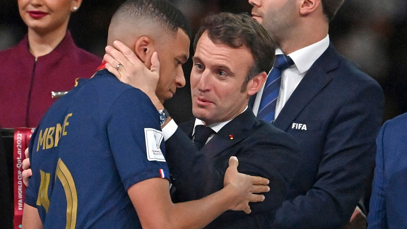 El presidente francés, Macron, trata de convencer una vez más a Mbappé de extender su contrato con el PSG