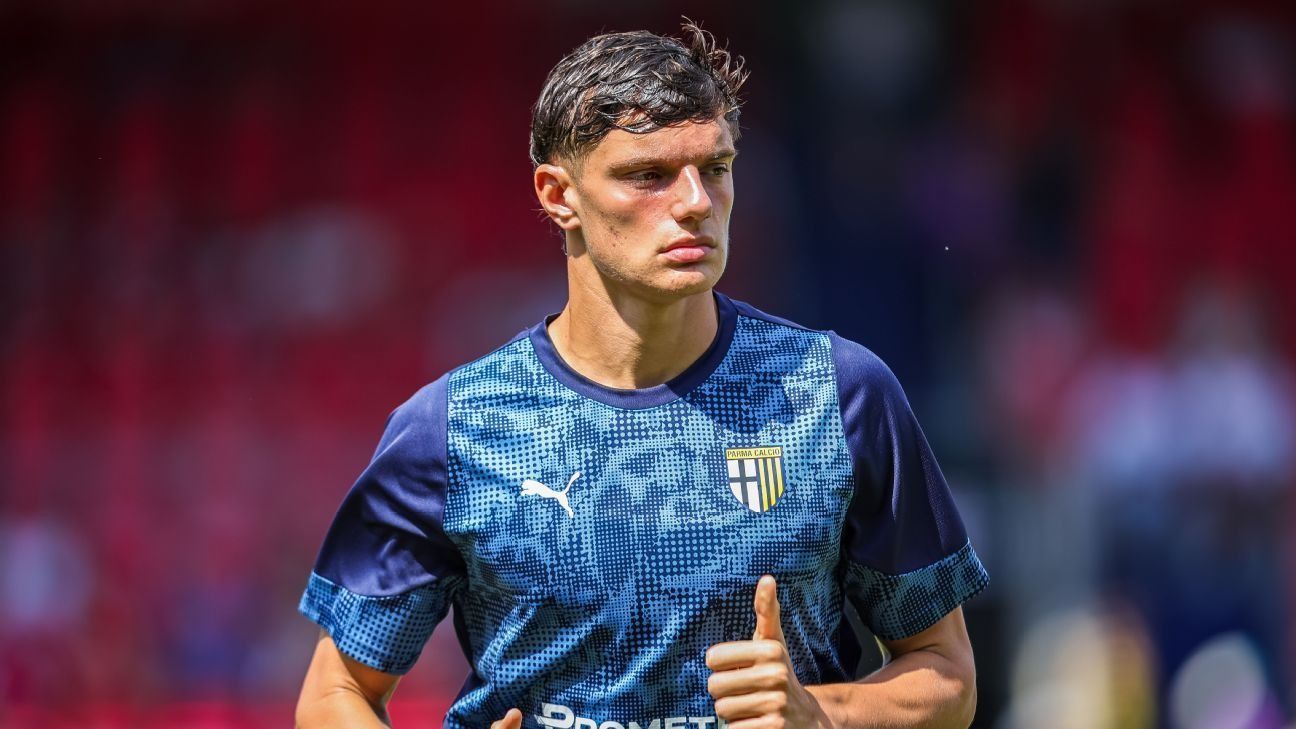 Liverpool Sign Parma Defender Leoni for €35 Million