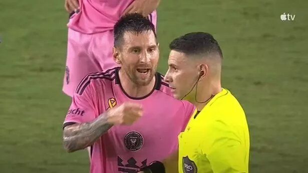 Lionel Messi Grabs Opposing Coach’s Neck in Heated Clash in Inter Miami’s 2025 MLS Season Opener