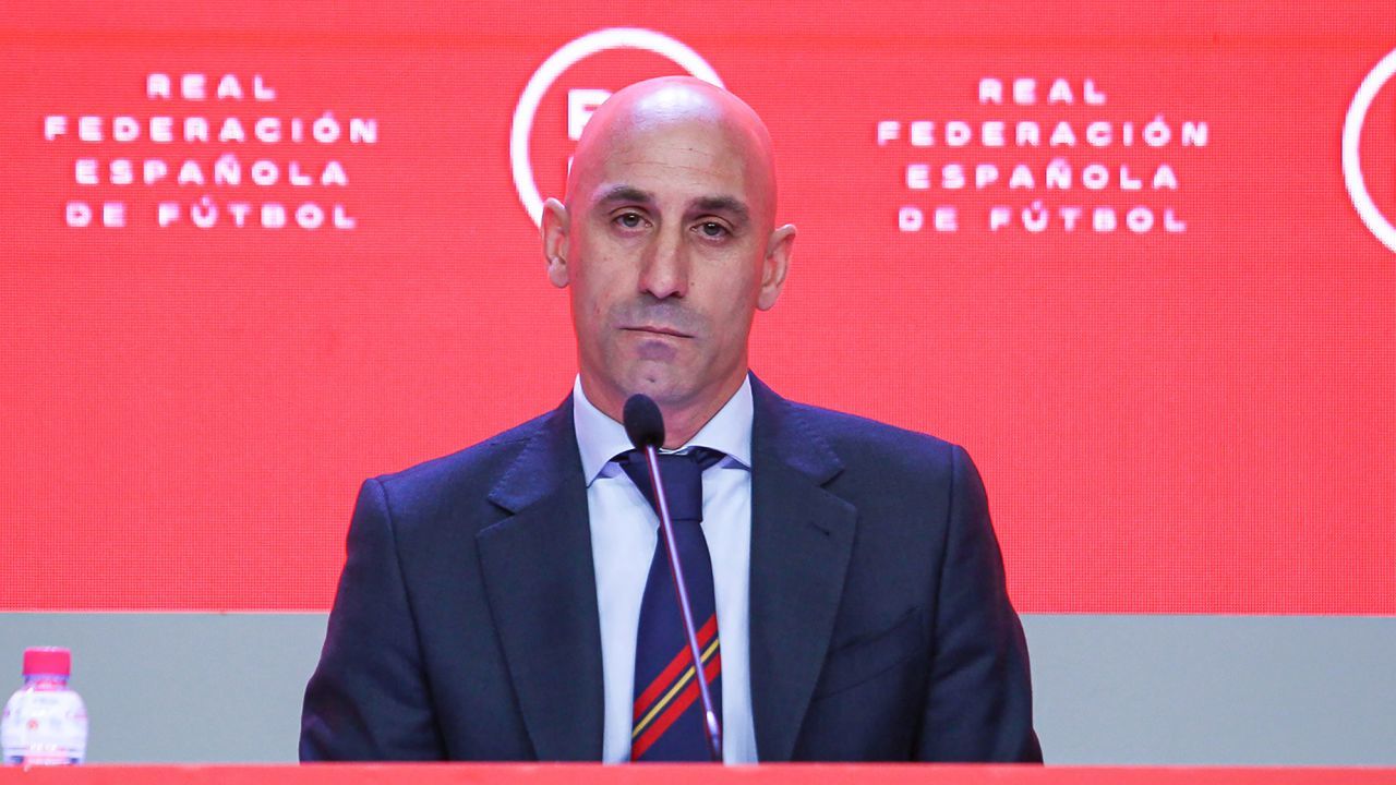 FIFA suspende por tres años a Luis Rubiales