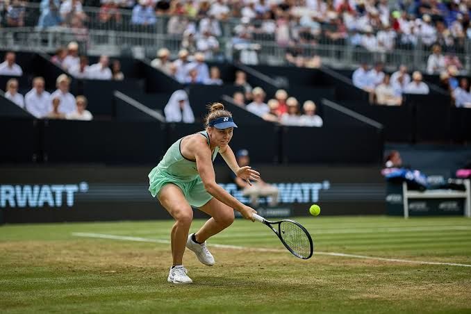 Linda Noskova vs Marie Bouzkova: Prediction for the Match on December 22, 2025