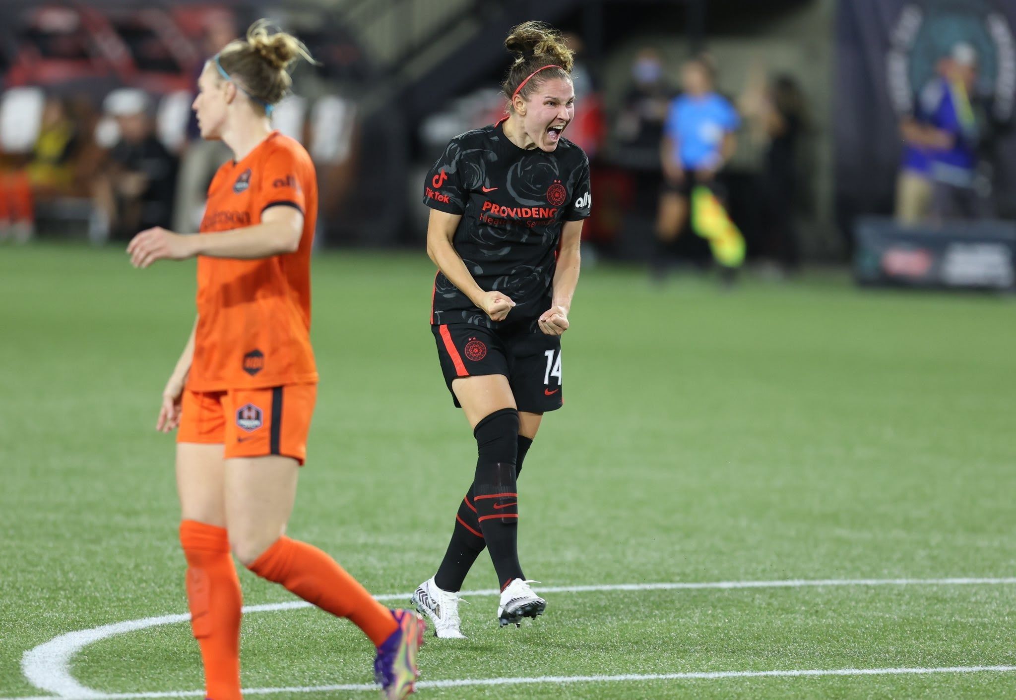 NWSL: Gotham crushes North Carolina, Thorns beat Houston to clinch shield