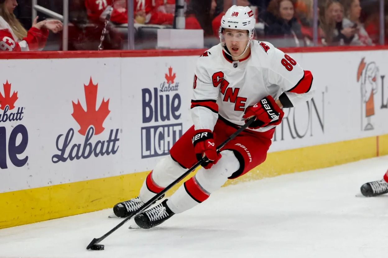 Carolina Hurricanes vs Vegas Golden Knights Prediction, Betting Tips & Oddsmakers │20 DECEMBER, 2023