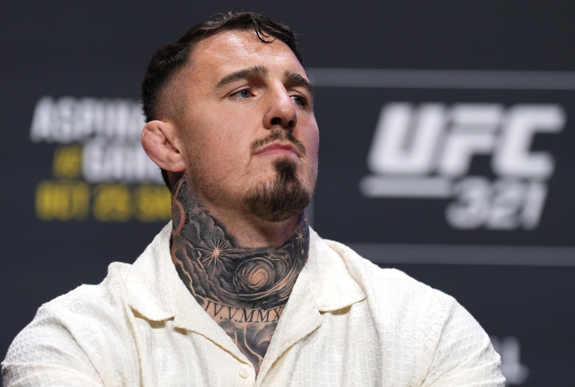 Aspinall Reveals When He Would Be Willing to Give Up the UFC Title