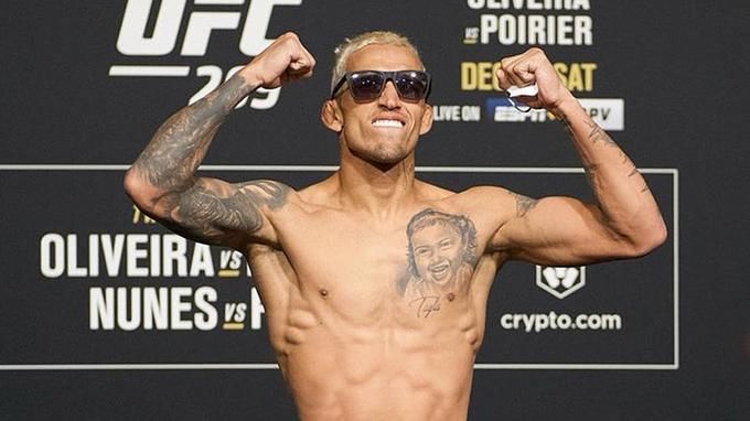 Oliveira officially announces his next fight