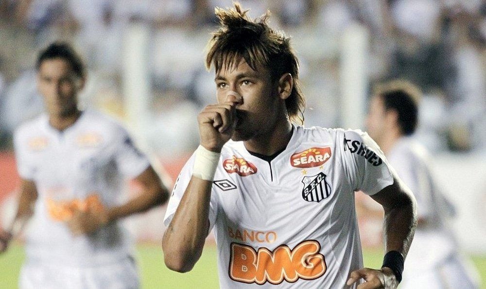Neymar Eyes Buying Santos FC