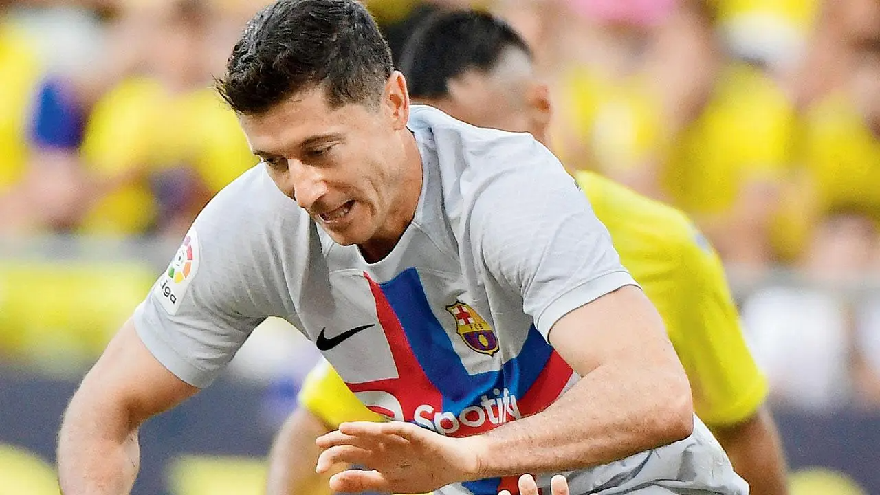 Lewandowski Criticizes Barcelona For Shortage Of Attacking Players