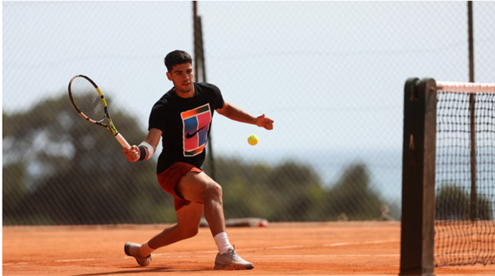 Carlos Alcaraz está entrenando con vendaje en su brazo 
