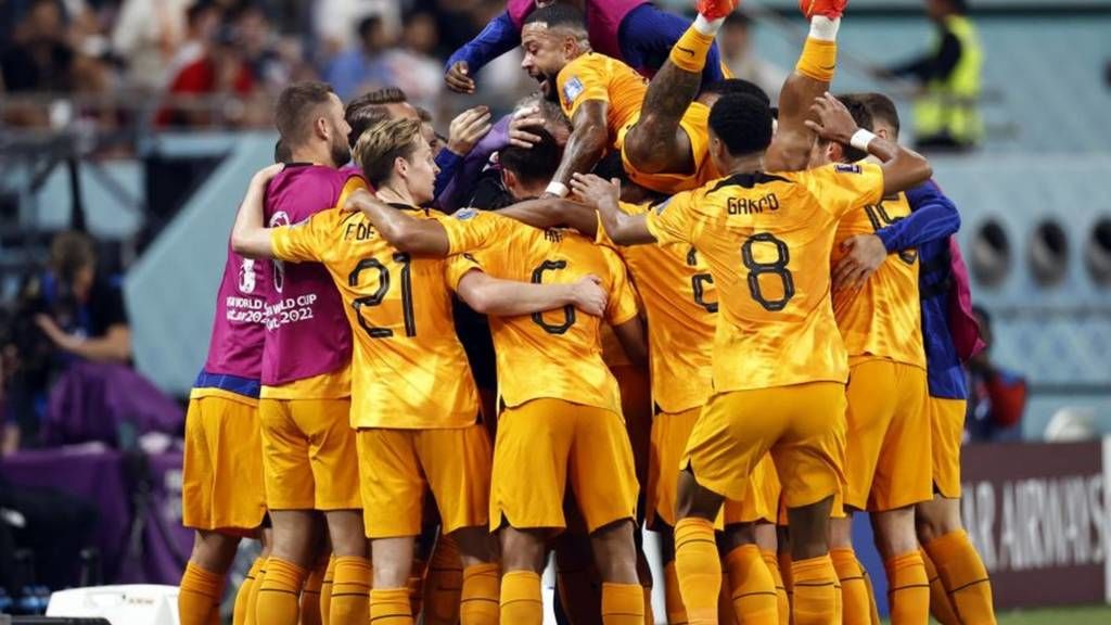 The Netherlands defeat the U.S. in the round of 16 of the World Cup