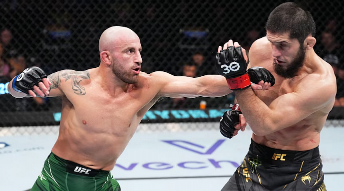 Aljamain Sterling: "Volkanovski es excelente a la hora de lastimar a sus oponentes"