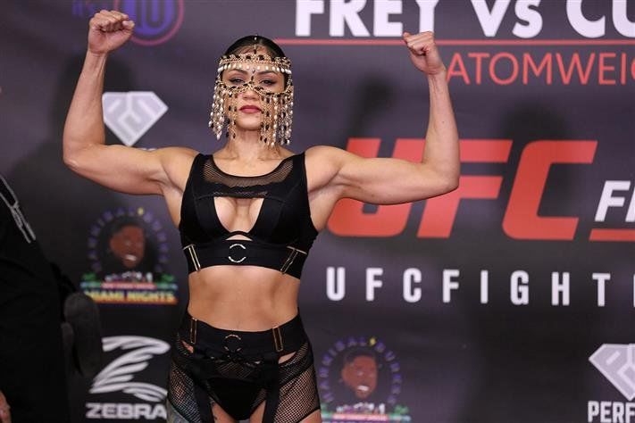 Pearl Gonzalez posts a sexy photo on social media