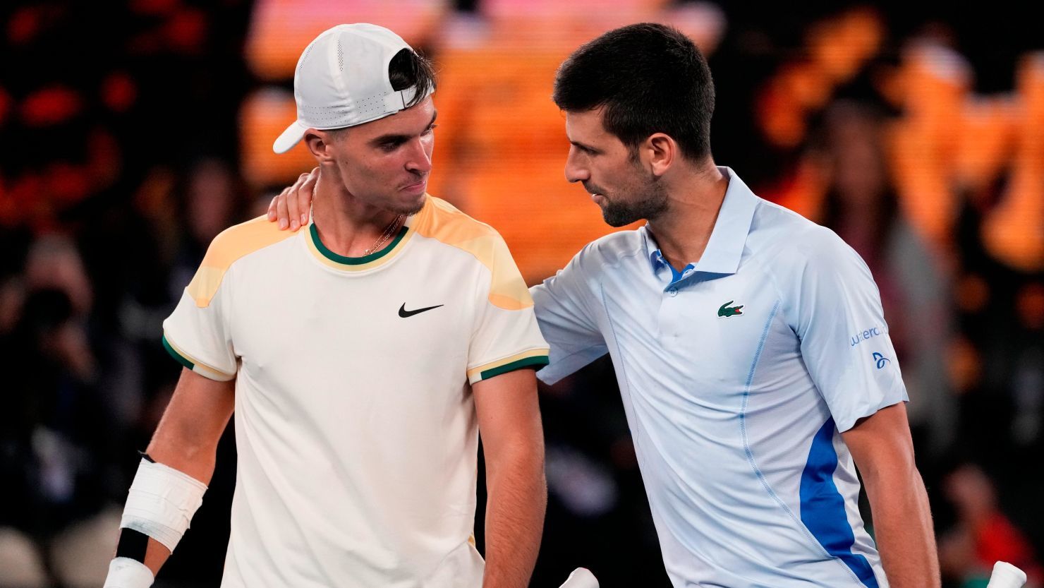 Abierto de Australia: Novak Djokovic consigue con dificultad su primera victoria 