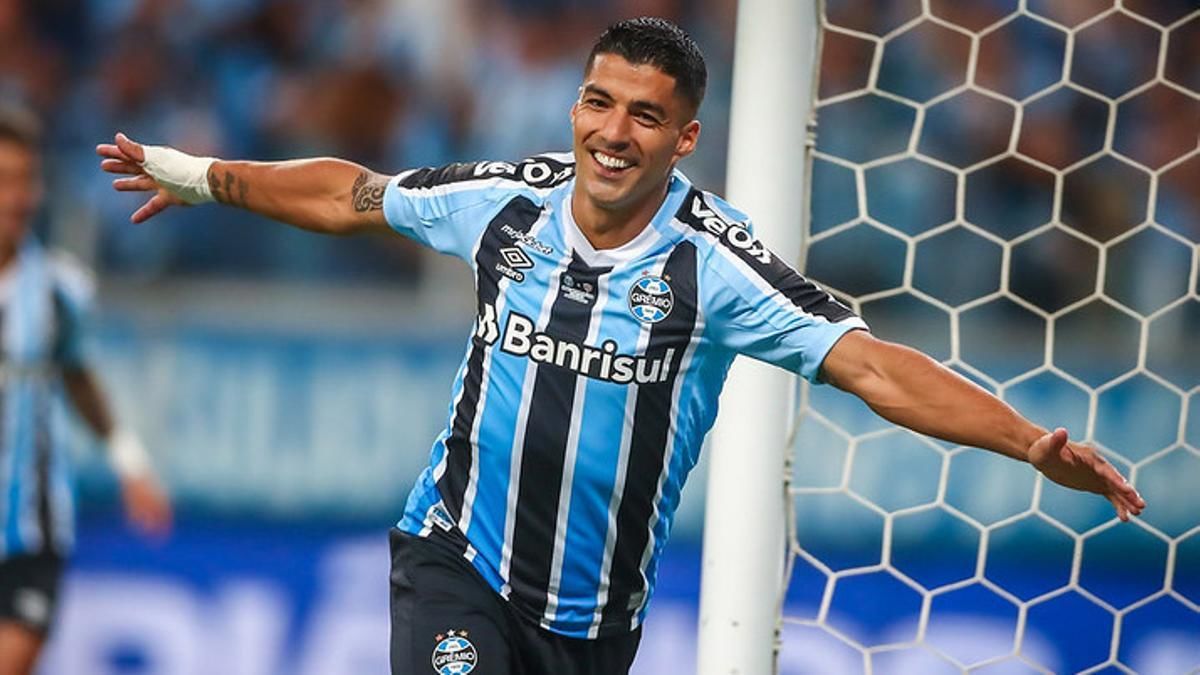 Luis Suárez brilla en el Grêmio, es elogiado y comparado en su nuevo club