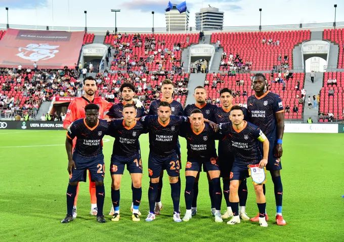 Rizespor vs Istanbul Basaksehir. Pronóstico, Apuestas y Cuotas│12 de agosto de 2024