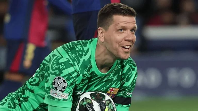 Ronaldo Is the Most Famous in My Contacts, But I Won't Call Him!: Szczesny