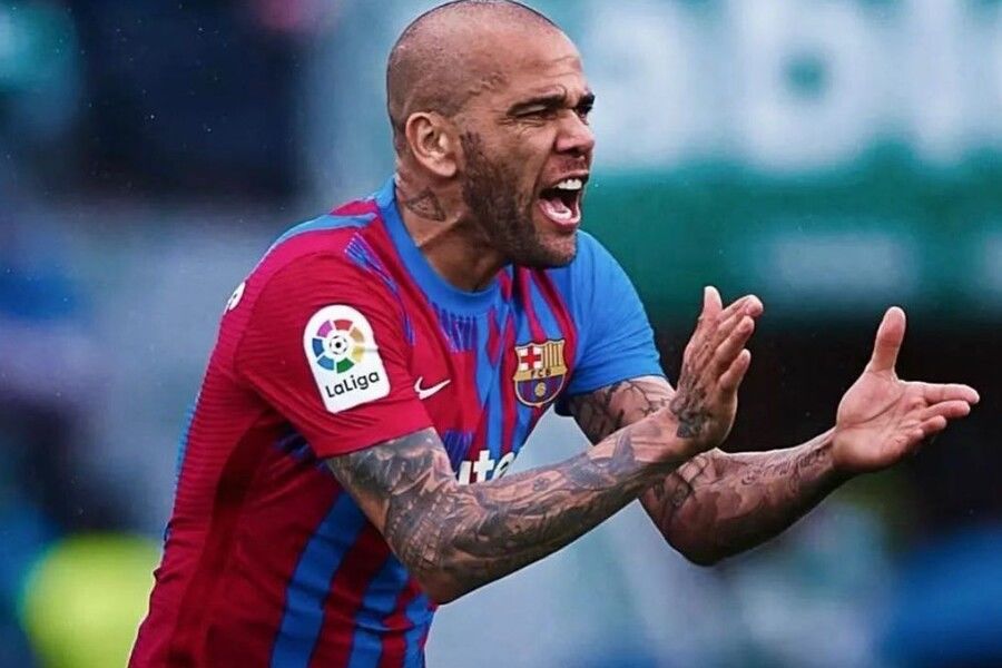 Legendary DF Dani Alves not given a contract by Barcelona