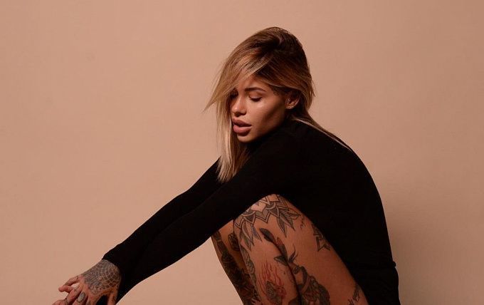 Zoe Cristofoli - Unconventional Tattooed Model and Wife of French Player Theo Hernandez