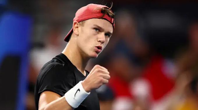 Holger Rune vs Yoshihito Nishioka Pronóstico, Apuestas y Cuotas│15 de enero de 2024