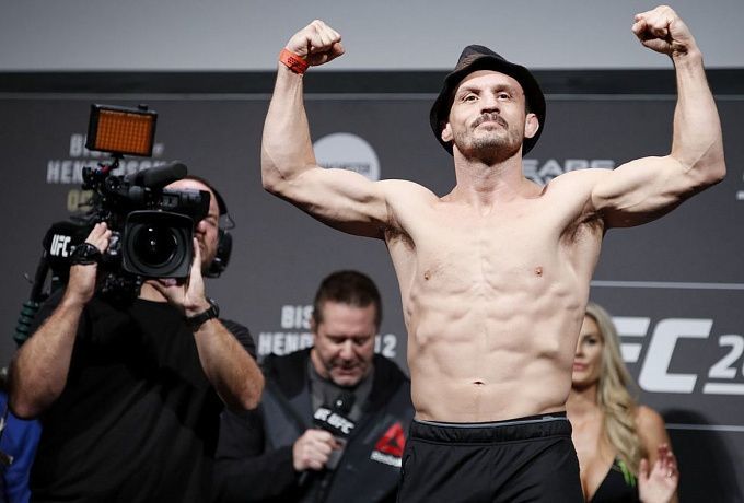 Retired MMA legend Brad Pickett: his gym in London, PlayStation with Poirier in the evenings