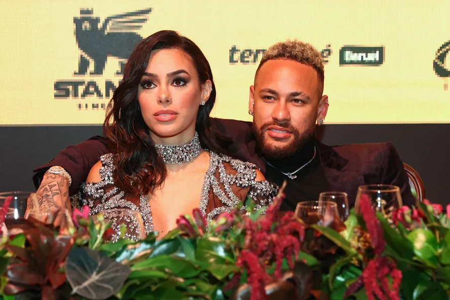 Neymar's Pregnant Girlfriend Expressed Her Frustration After Footballer Was Spotted With Other Women