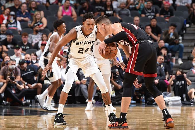 San Antonio Spurs vs Miami Heat  Prediction, Betting Tips & Odds │18 DECEMBER, 2022