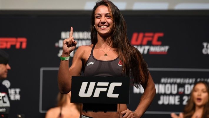 UFC fighter Ribas shows a hot bikini photo