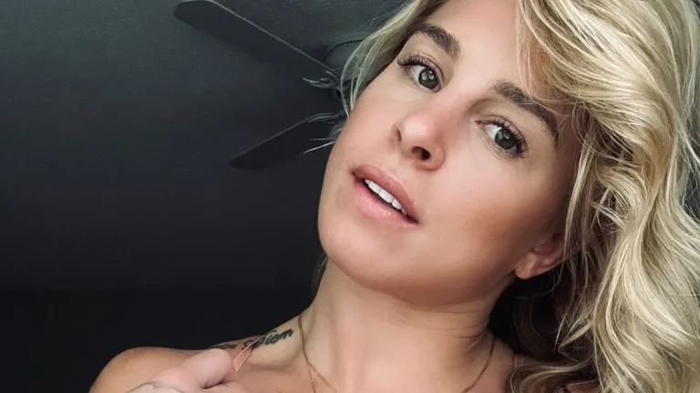 UFC fighter Goldy shows her photo in revealing bikini