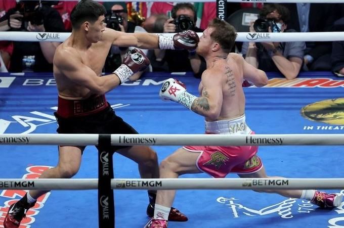 Duran gave advice to Alvarez for rematch with Bivol