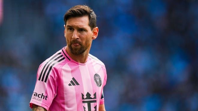 Chelsea Player Caicedo Publishes Awkward Messi’s Photo for His Birthday
