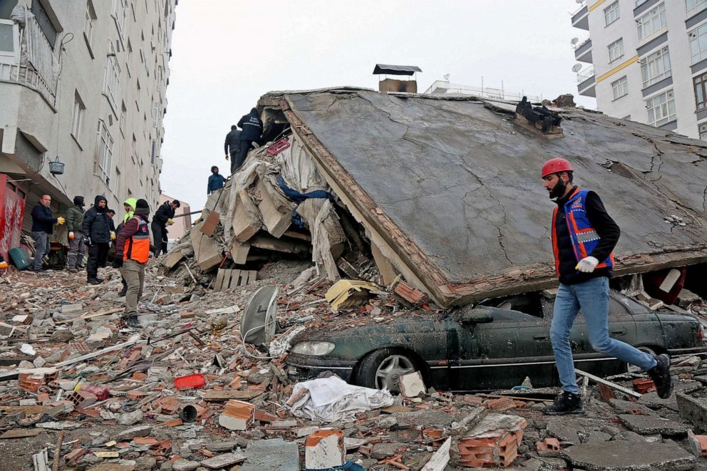 14 volleyball players and up to 40 fighters under rubble after earthquake in Turkey