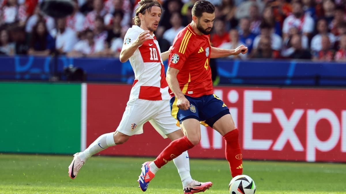 El movimiento de jugadores no cesa, aunque se juegue la Eurocopa