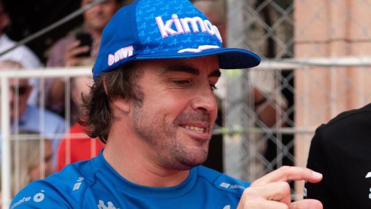 Fernando Alonso cae a la decimoquinta posición, por sanción de la FIA