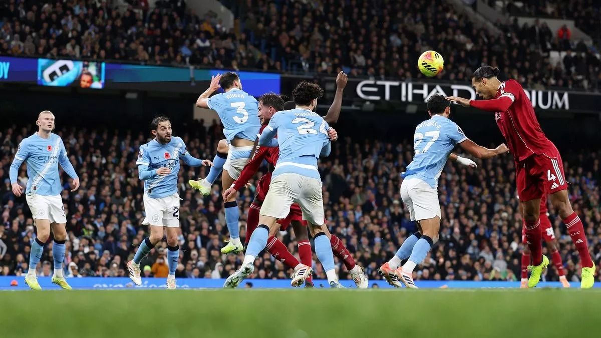 Rooney Believes Referee Made Mistake by Disallowing Van Dijk’s Goal Against City