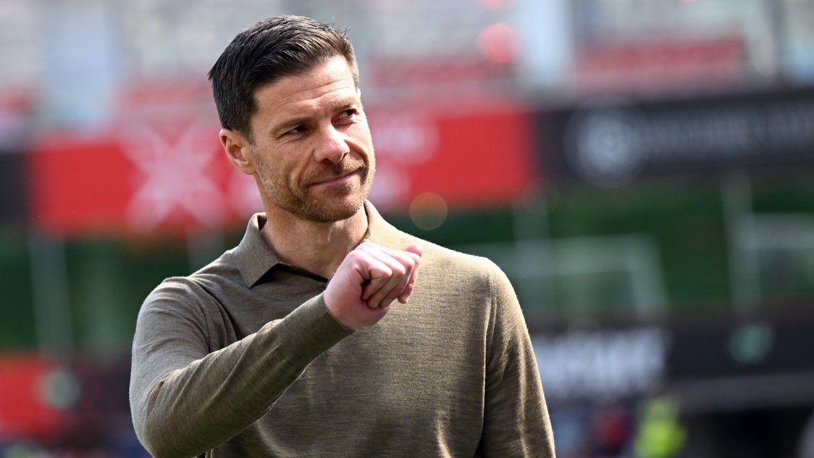 Ten Hag, Fabregas, and Alguacil Shortlisted to Replace Alonso at Bayer