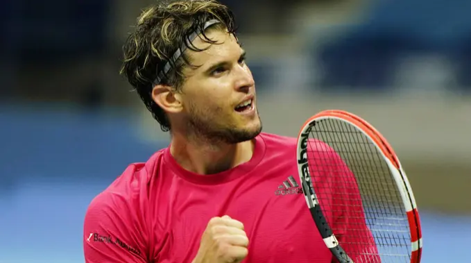 Stefanos Tsitsipas vs Dominic Thiem Pronóstico, Apuestas y Cuotas│24 de octubre de 2023