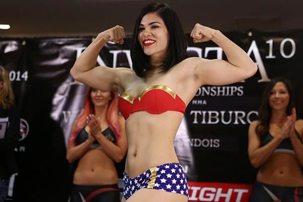 Rachael Ostovich shows off her voluptuous body in a swimsuit