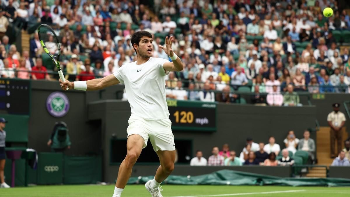 Carlos Alcaraz se acerca a los octavos de final de Wimbledon