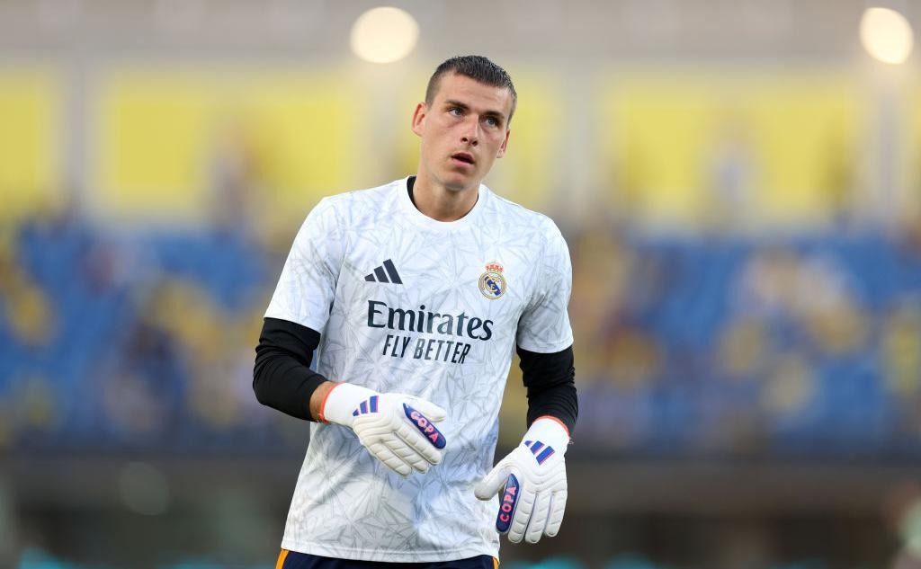 MSN: Real Madrid's Goalkeeper Lunin May Join Man Utd