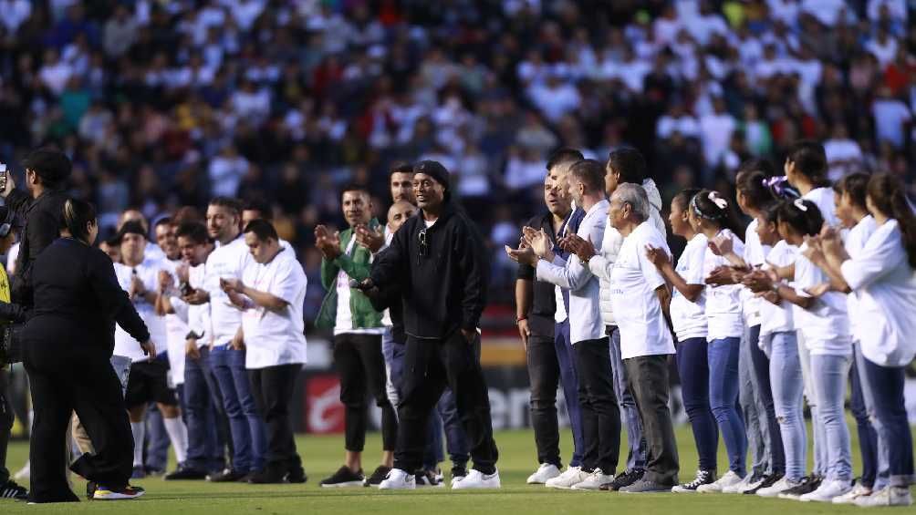 Después de un año, reabren el estadio del Querétaro con la visita de Ronaldinho