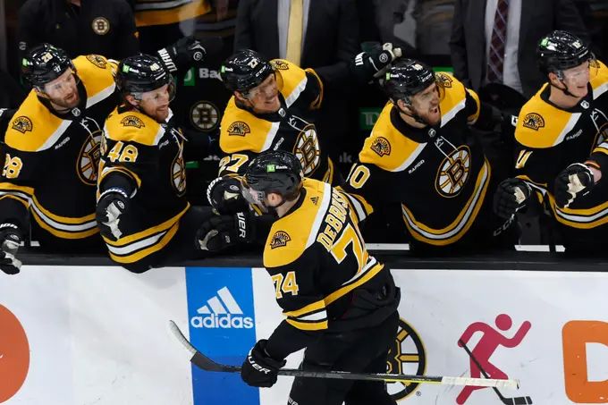 Vancouver Cunucks vs Boston Bruins. Pronostico, Apuestas y Cuotas│26 de febrero de 2023  