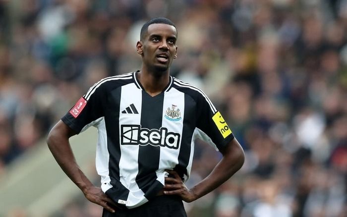 Alexander Isak Joins Liverpool from Newcastle for Record Fee in EPL