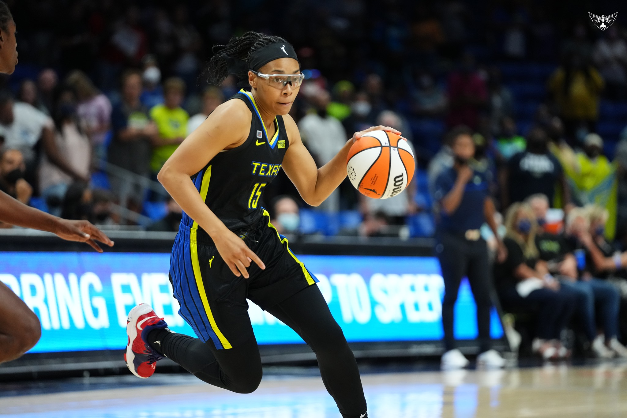 WNBA: Wings closes out Liberty, Sun wins twelfth straight