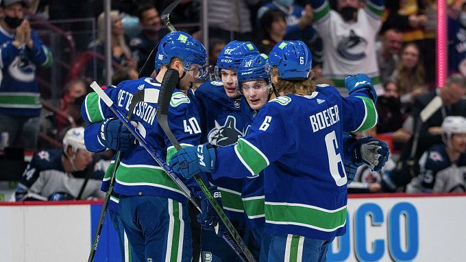 Vancouver Canucks vs Toronto Maple Leafs Prediction, Betting Tips & Odds │19 DECEMBER, 2021