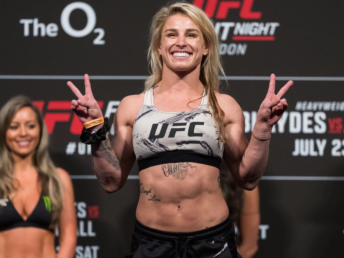 UFC fighter Hannah Goldy stirs her fans' imagination with a sexy photo in her underwear