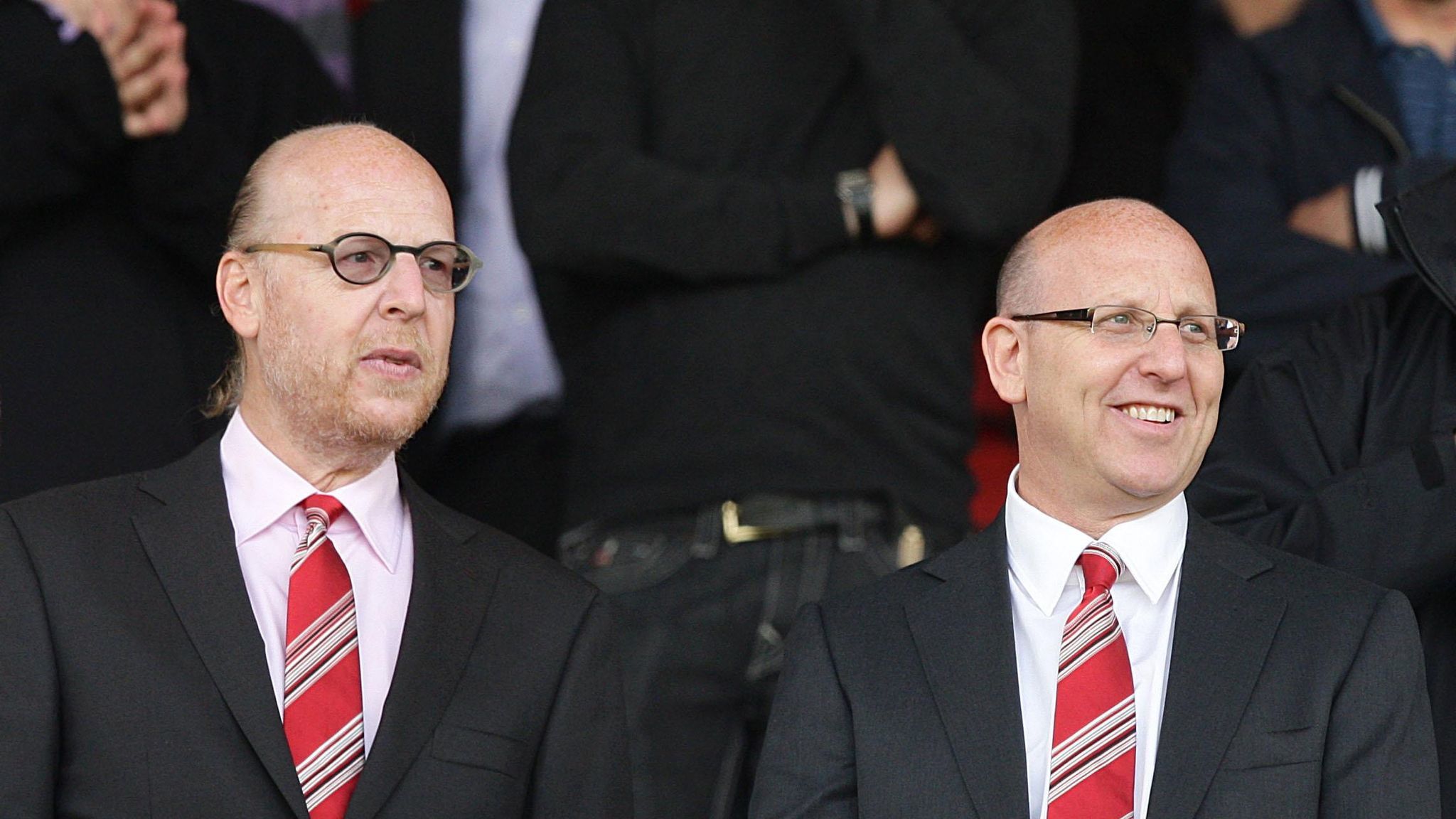 Apple intends to buy Manchester United from the Glazer family